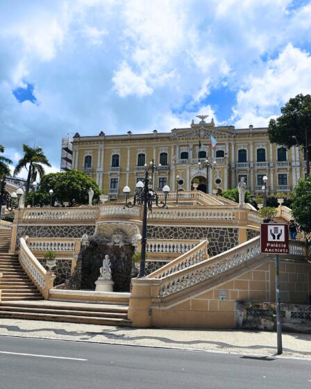 Escadaria que da acesso ao Palácio Anchieta (ao fundo) em Vitória, no Espirito Santo